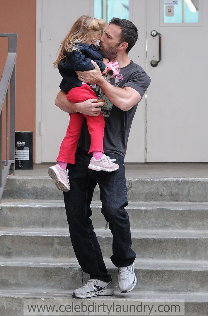 Violet Affleck Loves Her Daddy Days! Celeb Dirty Laundry